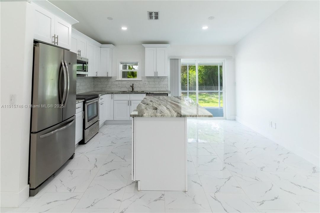 For Sale: $299,000 (3 beds, 2 baths, 1085 Square Feet)