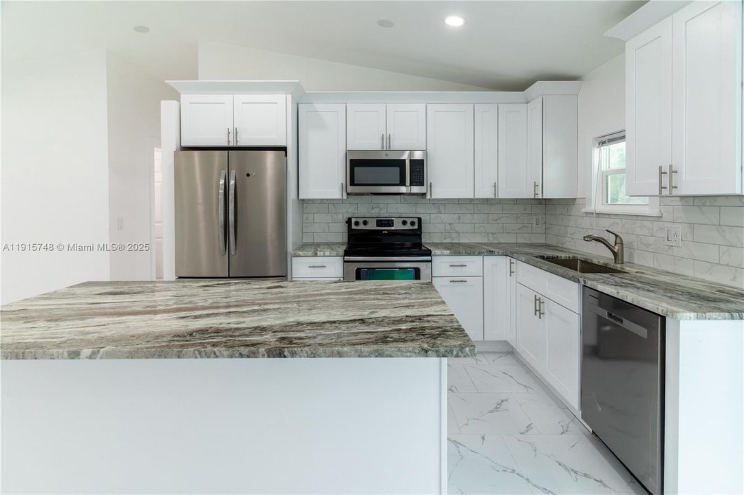 For Sale: $299,000 (3 beds, 2 baths, 1085 Square Feet)