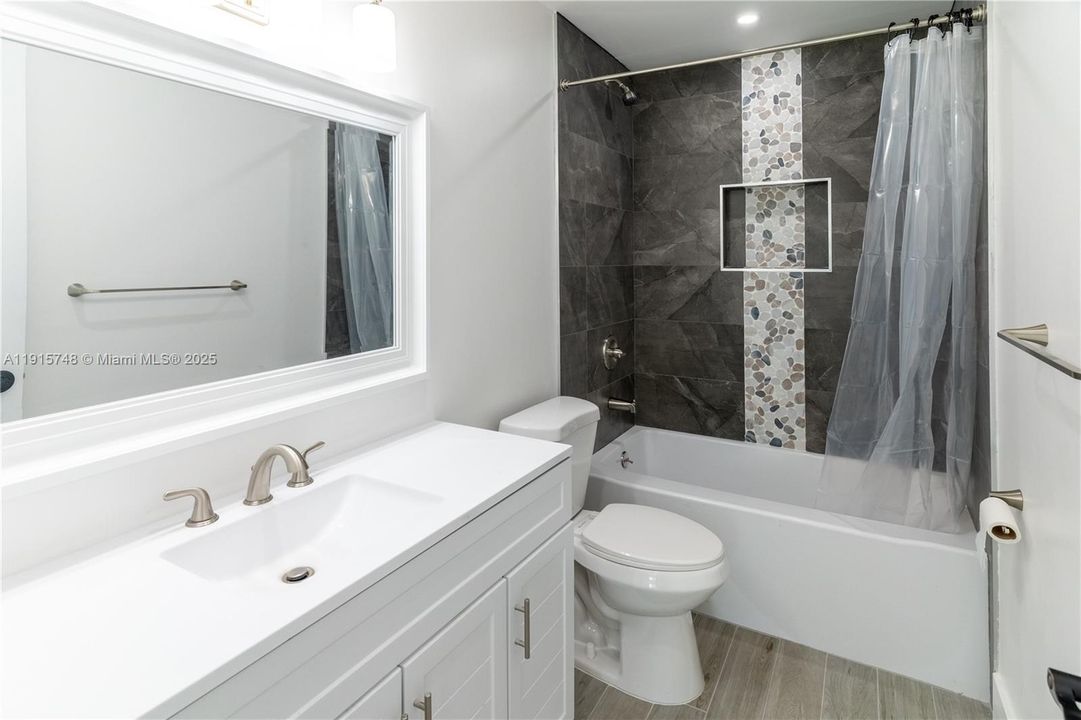 For Sale: $299,000 (3 beds, 2 baths, 1085 Square Feet)