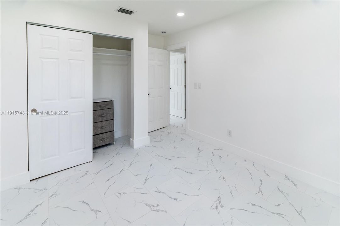 For Sale: $299,000 (3 beds, 2 baths, 1085 Square Feet)