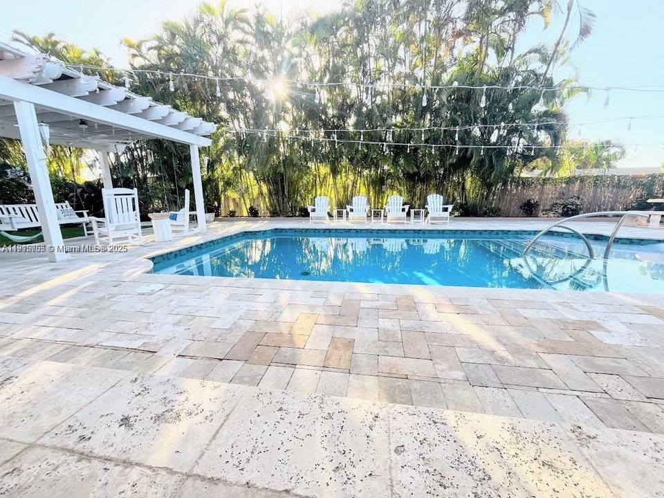 For Rent: $4,100 (4 beds, 2 baths, 1832 Square Feet)