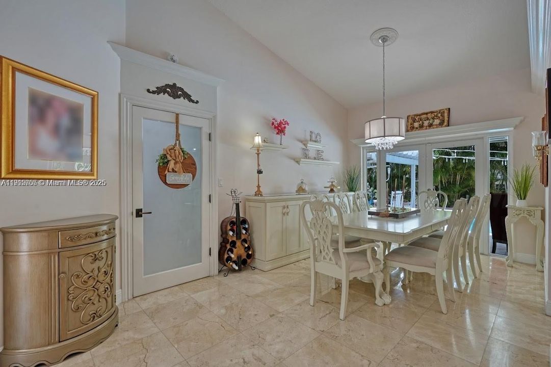 For Rent: $4,100 (4 beds, 2 baths, 1832 Square Feet)