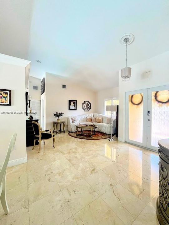 For Rent: $4,100 (4 beds, 2 baths, 1832 Square Feet)