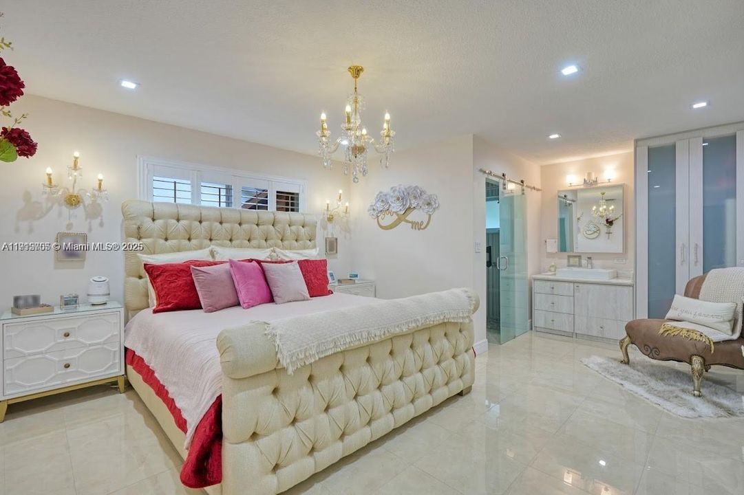 For Rent: $4,100 (4 beds, 2 baths, 1832 Square Feet)