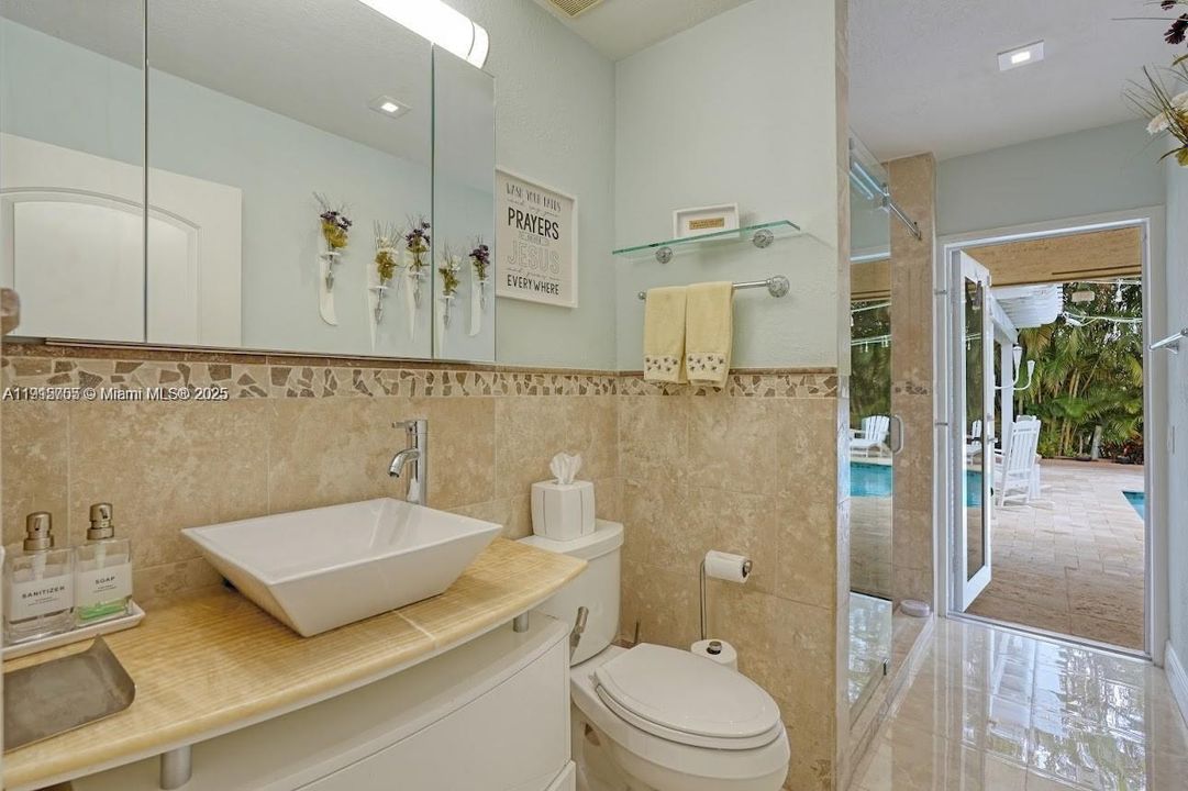 For Rent: $4,100 (4 beds, 2 baths, 1832 Square Feet)