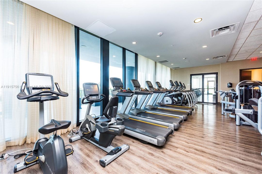 For Sale: $575,000 (2 beds, 2 baths, 1052 Square Feet)