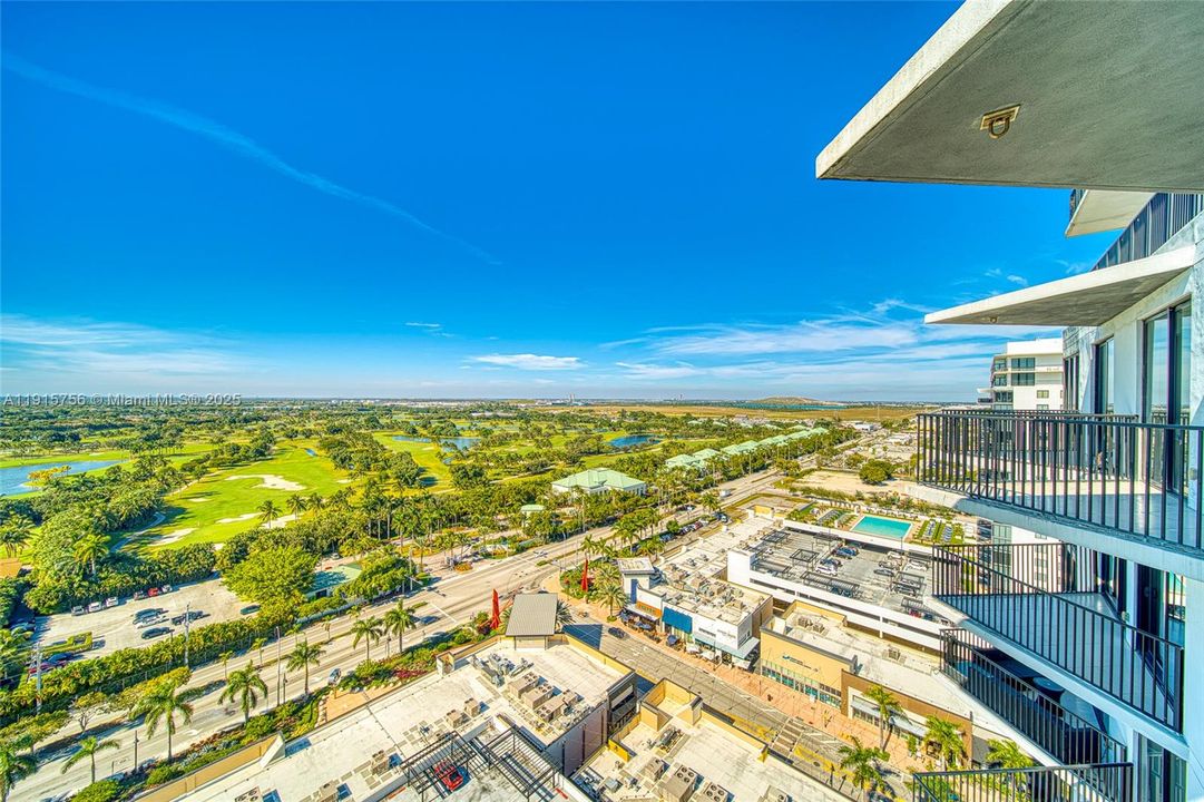 For Sale: $575,000 (2 beds, 2 baths, 1052 Square Feet)