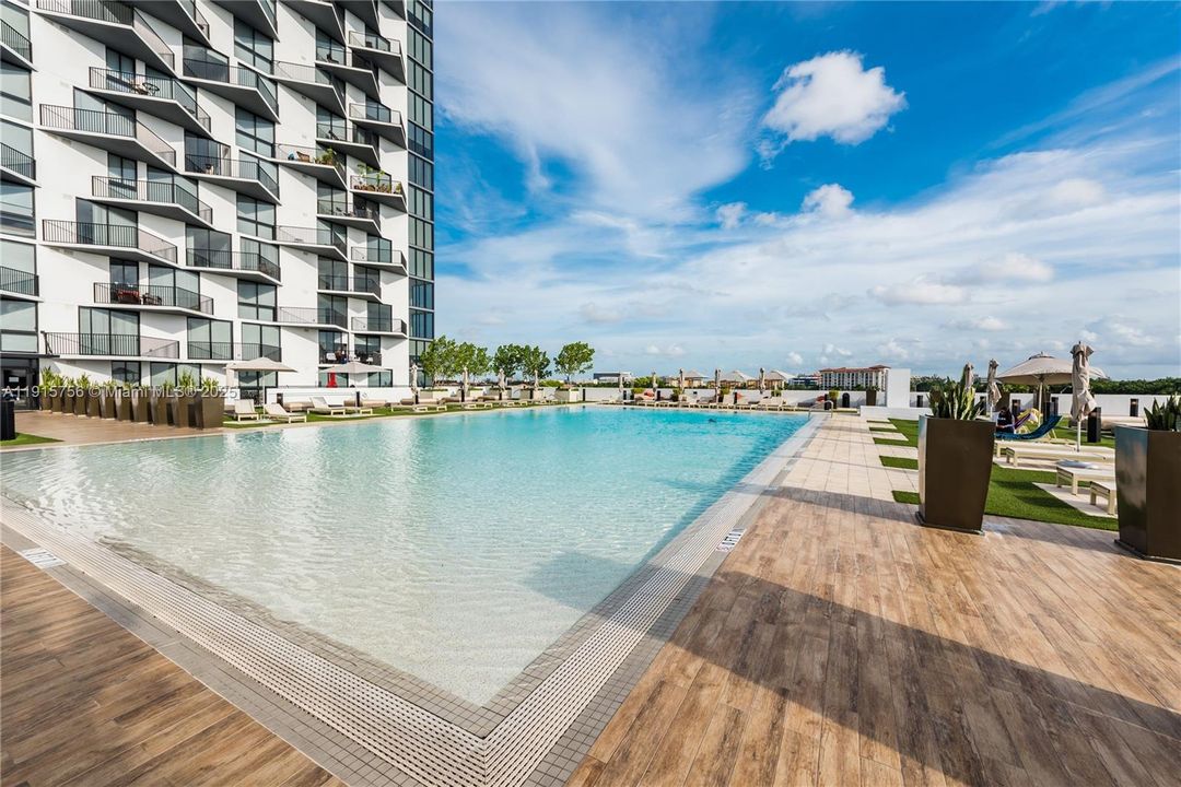 For Sale: $575,000 (2 beds, 2 baths, 1052 Square Feet)