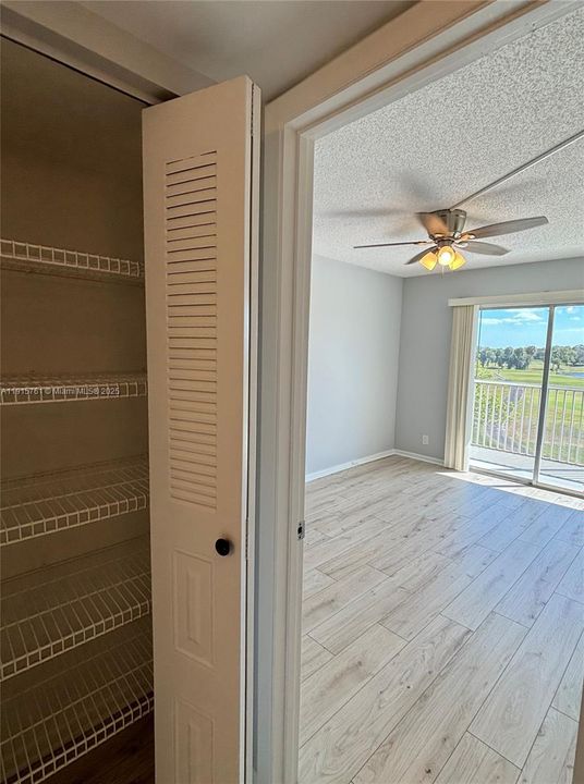 Active With Contract: $1,800 (2 beds, 1 baths, 953 Square Feet)