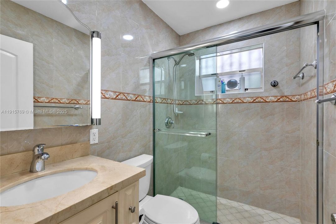 合同活跃: $650,000 (3 贝兹, 2 浴室, 1582 平方英尺)