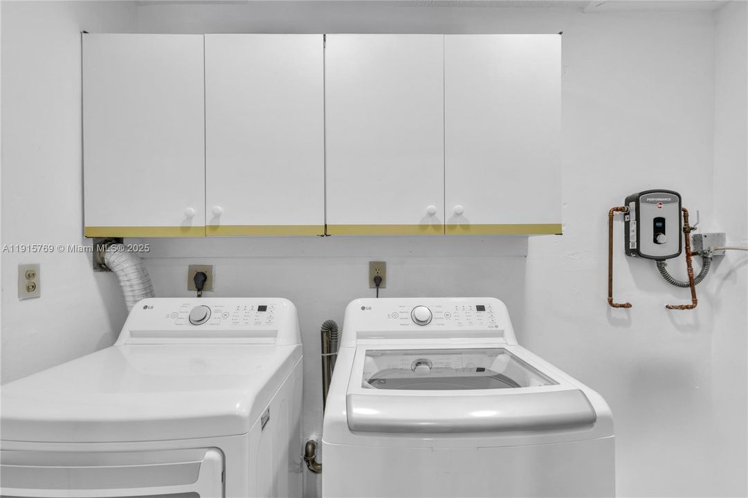 合同活跃: $650,000 (3 贝兹, 2 浴室, 1582 平方英尺)