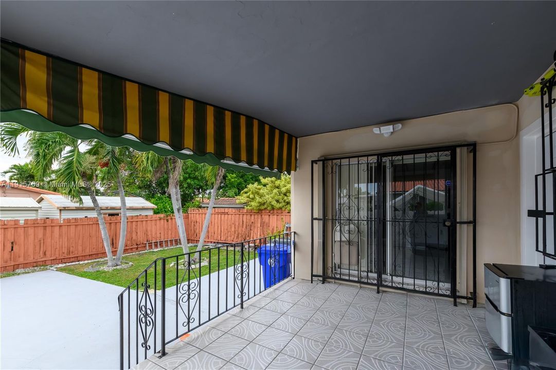 合同活跃: $650,000 (3 贝兹, 2 浴室, 1582 平方英尺)