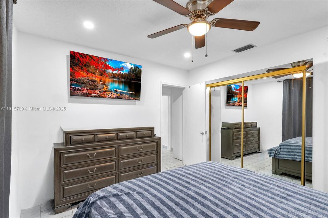 合同活跃: $650,000 (3 贝兹, 2 浴室, 1582 平方英尺)