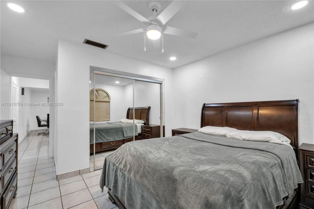 合同活跃: $650,000 (3 贝兹, 2 浴室, 1582 平方英尺)