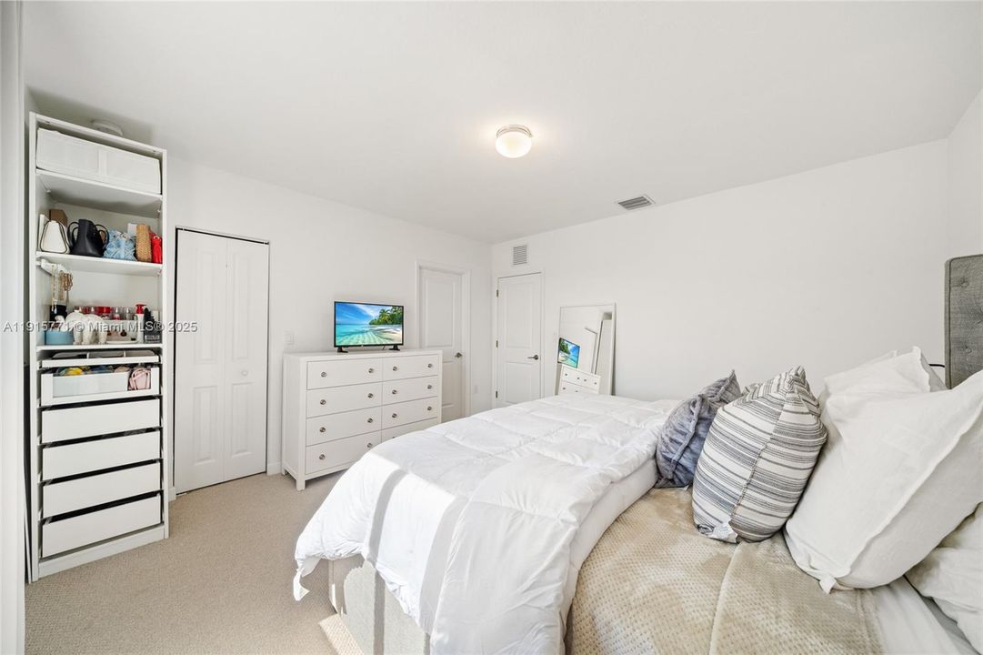 For Sale: $340,000 (3 beds, 2 baths, 1464 Square Feet)