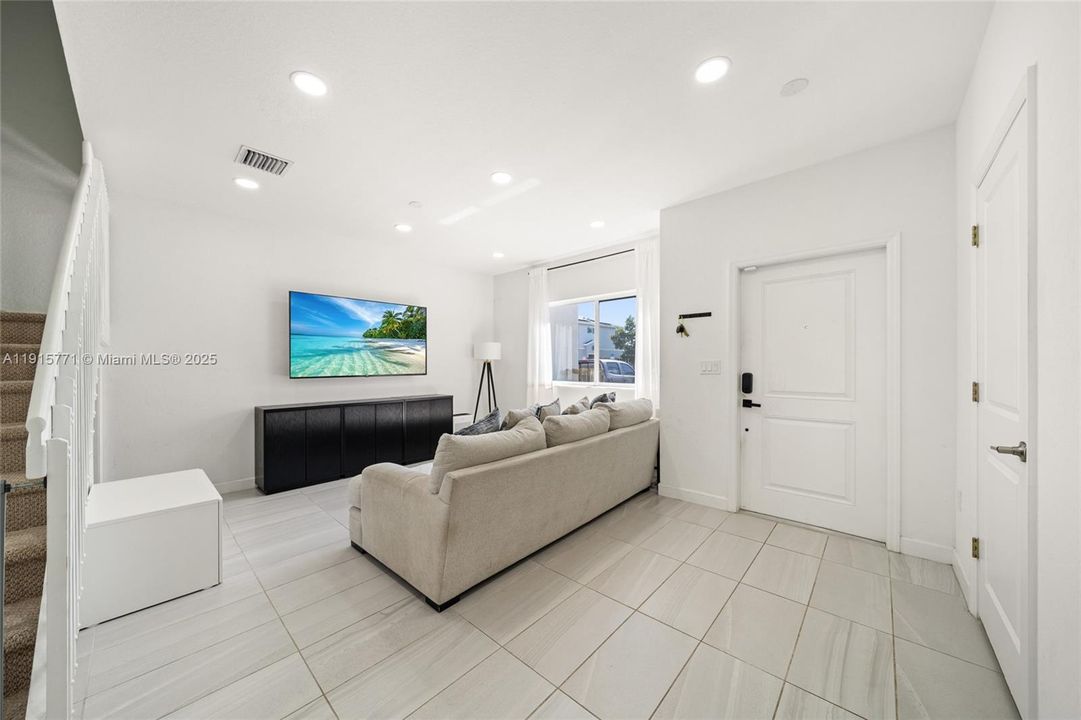 For Sale: $340,000 (3 beds, 2 baths, 1464 Square Feet)