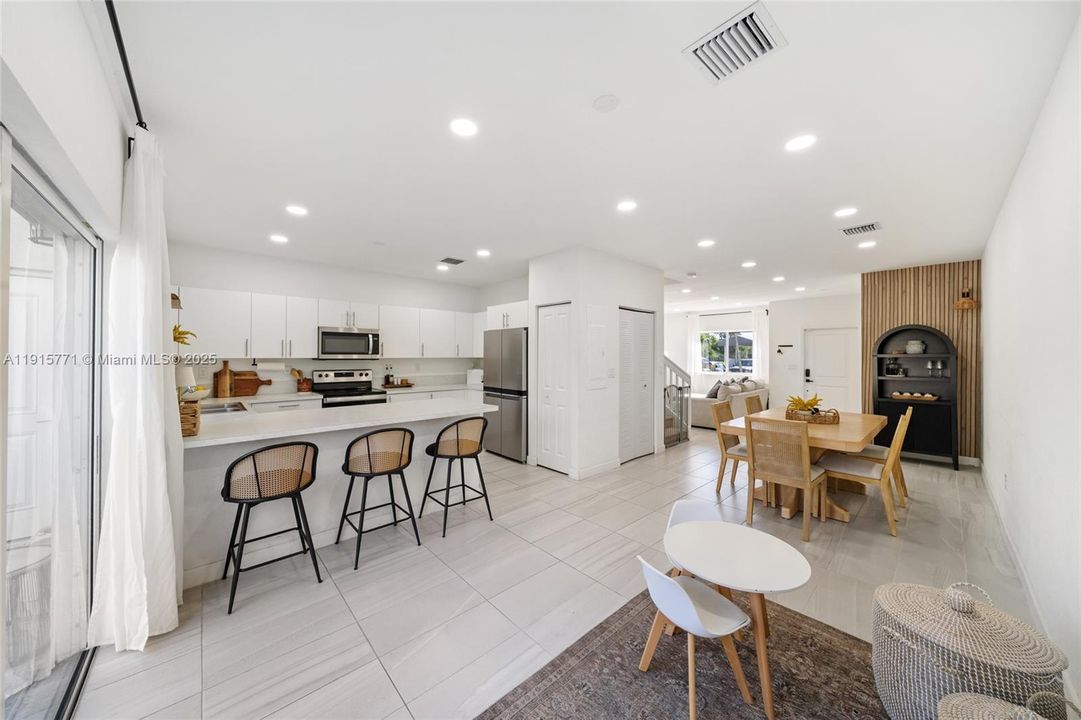 For Sale: $340,000 (3 beds, 2 baths, 1464 Square Feet)