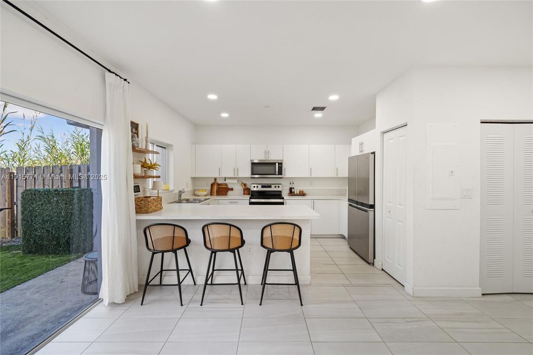 For Sale: $340,000 (3 beds, 2 baths, 1464 Square Feet)