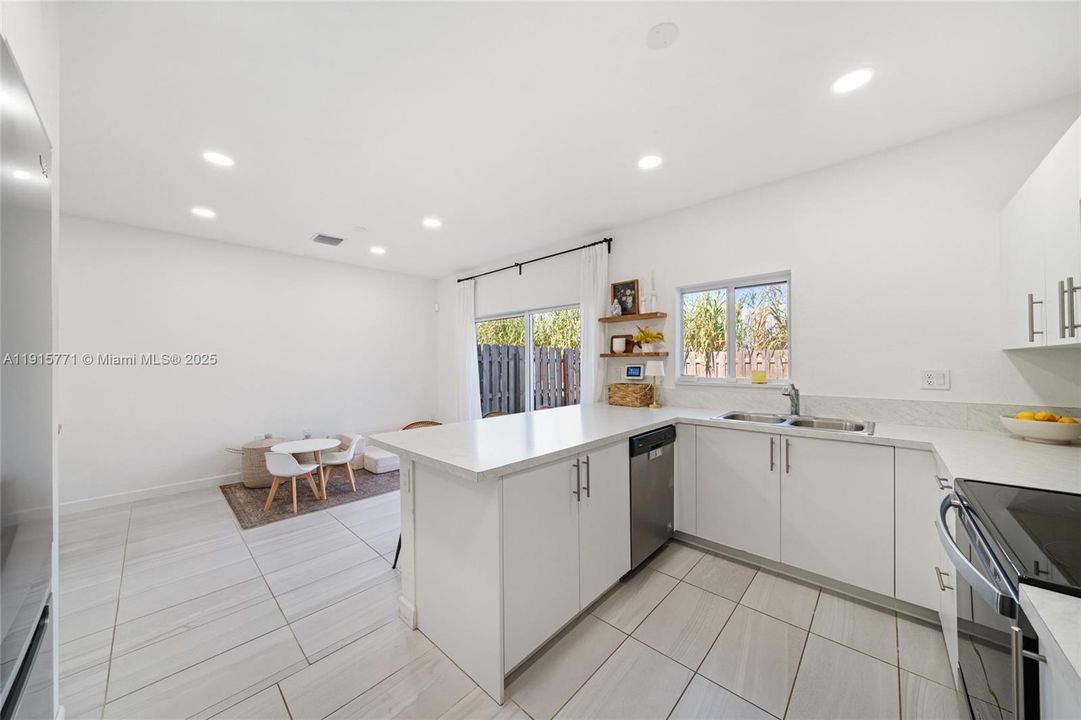 For Sale: $340,000 (3 beds, 2 baths, 1464 Square Feet)