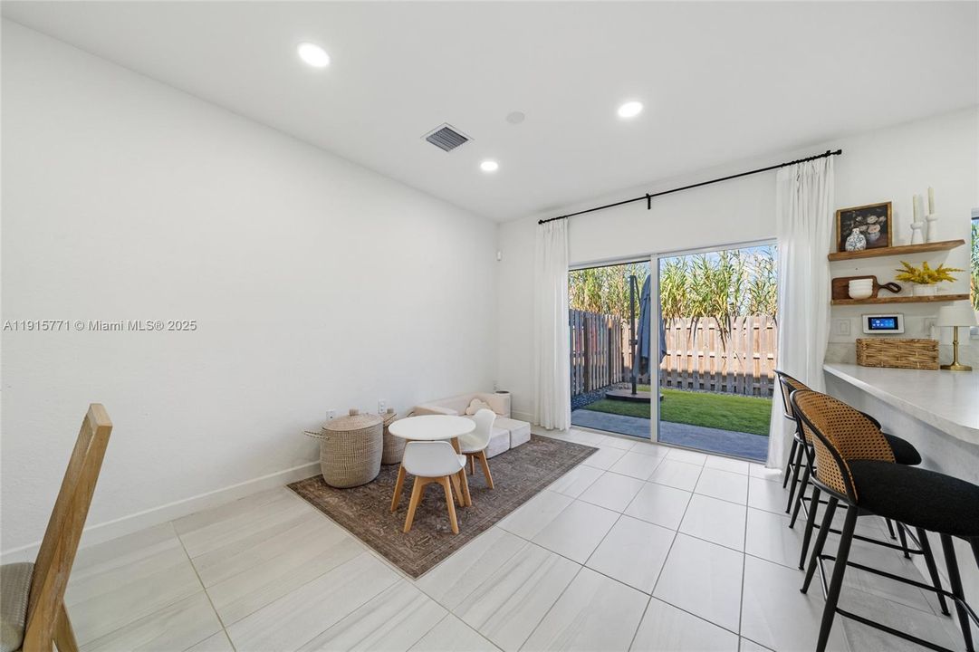 For Sale: $340,000 (3 beds, 2 baths, 1464 Square Feet)