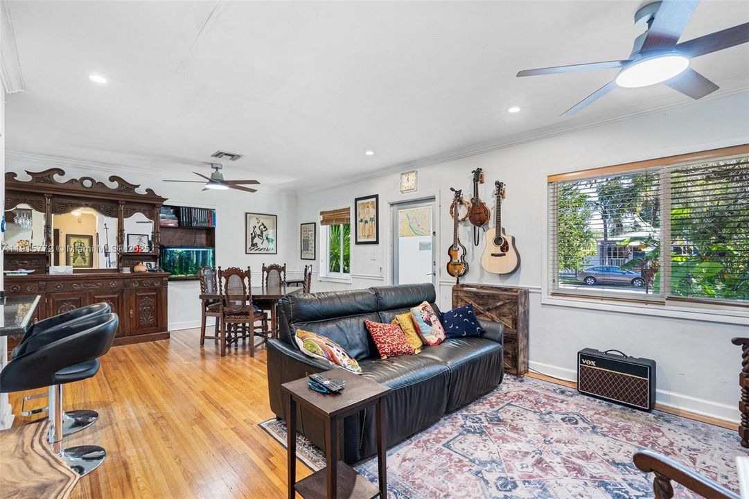 Active With Contract: $999,500 (3 beds, 2 baths, 1515 Square Feet)