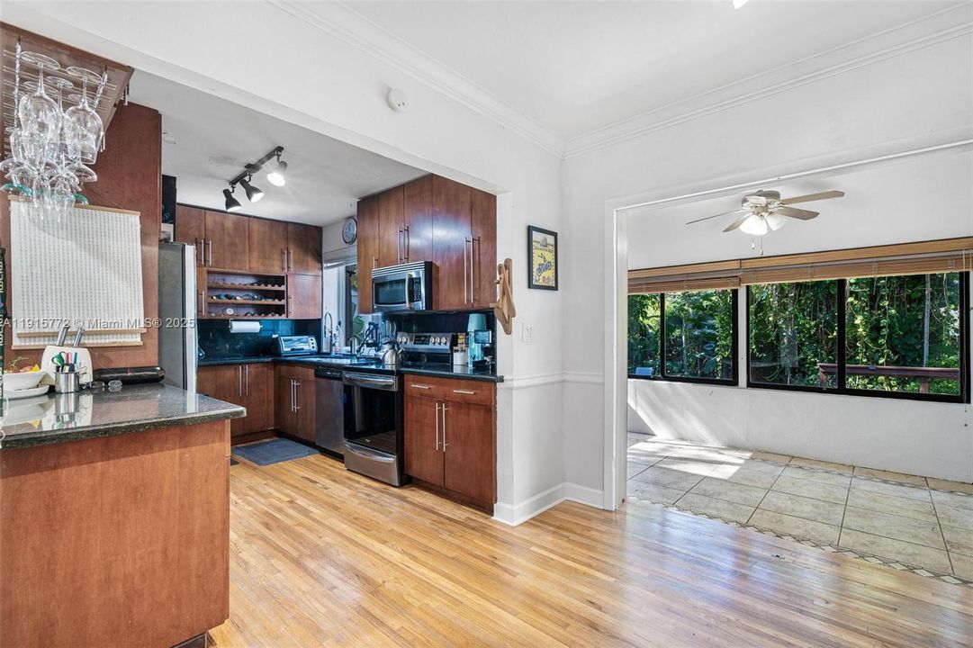 Active With Contract: $999,500 (3 beds, 2 baths, 1515 Square Feet)