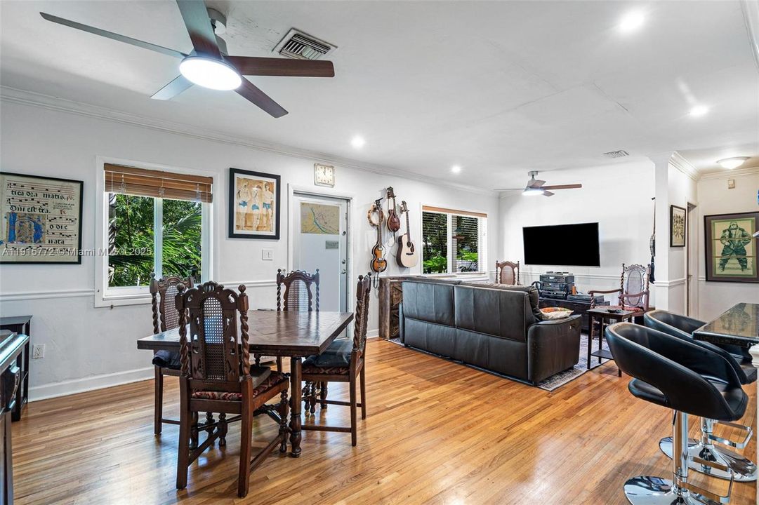 Active With Contract: $999,500 (3 beds, 2 baths, 1515 Square Feet)