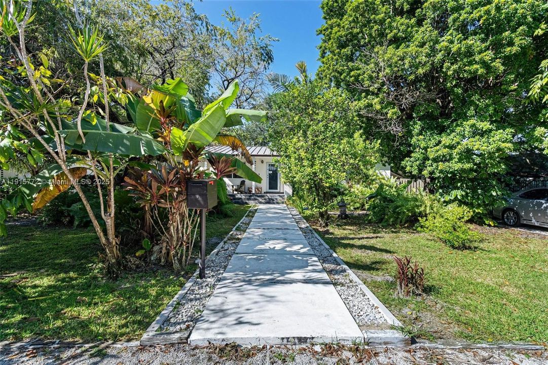 Active With Contract: $999,500 (3 beds, 2 baths, 1515 Square Feet)