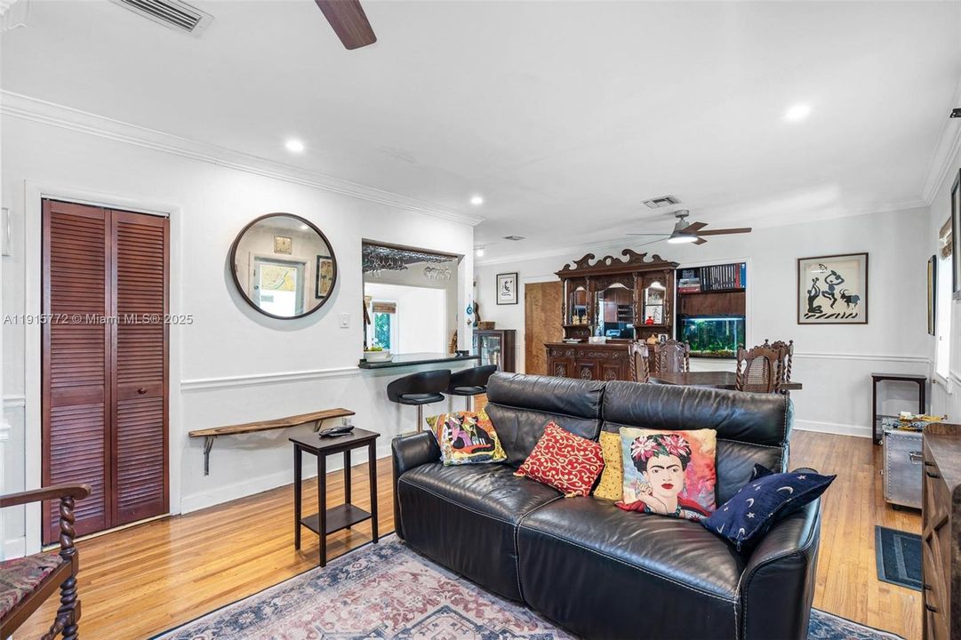 Active With Contract: $999,500 (3 beds, 2 baths, 1515 Square Feet)