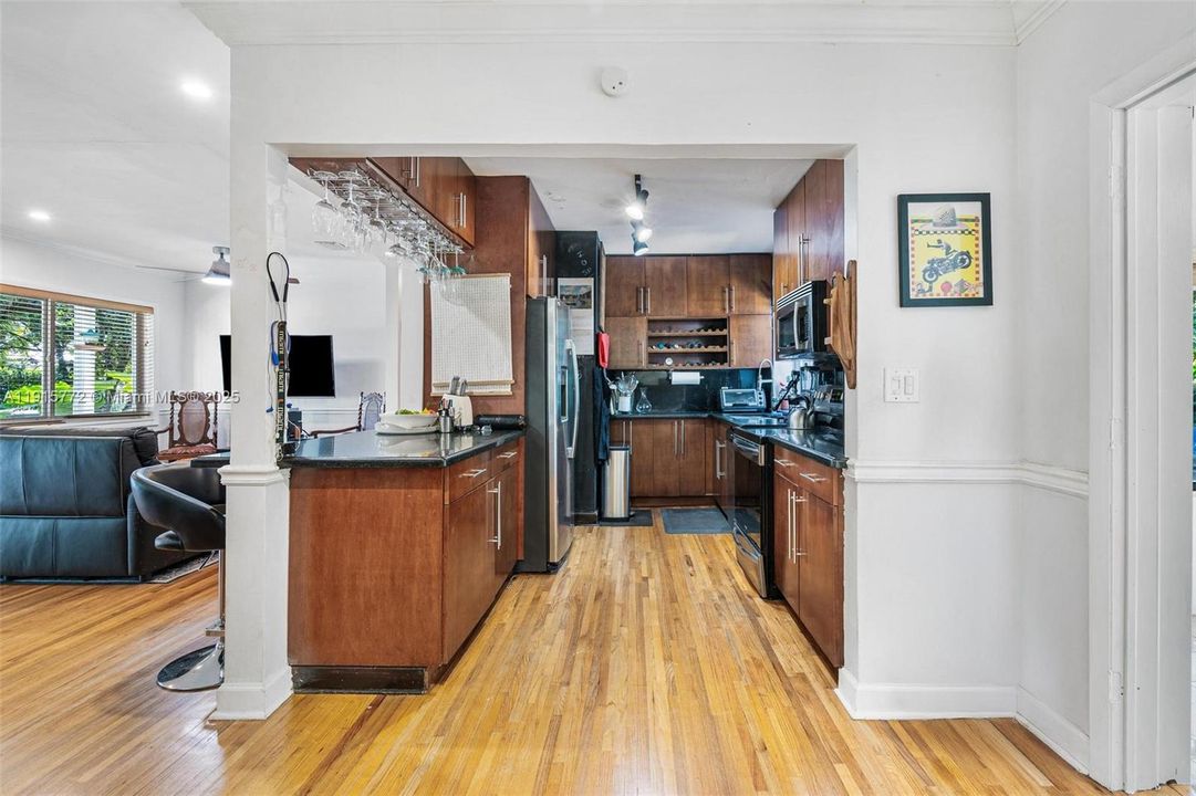 Active With Contract: $999,500 (3 beds, 2 baths, 1515 Square Feet)