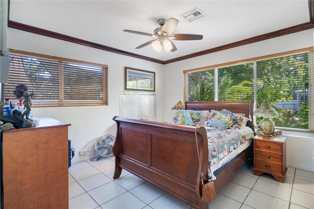 Active With Contract: $999,500 (3 beds, 2 baths, 1515 Square Feet)