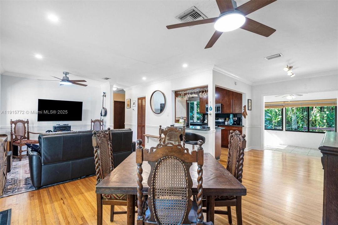 Active With Contract: $999,500 (3 beds, 2 baths, 1515 Square Feet)