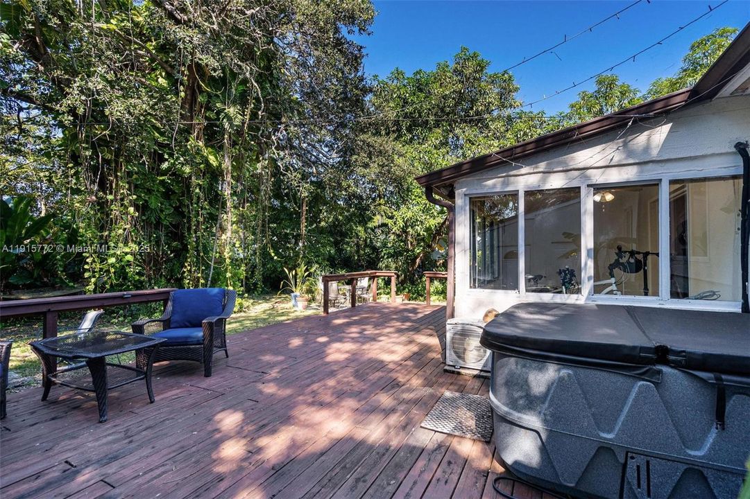 Active With Contract: $999,500 (3 beds, 2 baths, 1515 Square Feet)