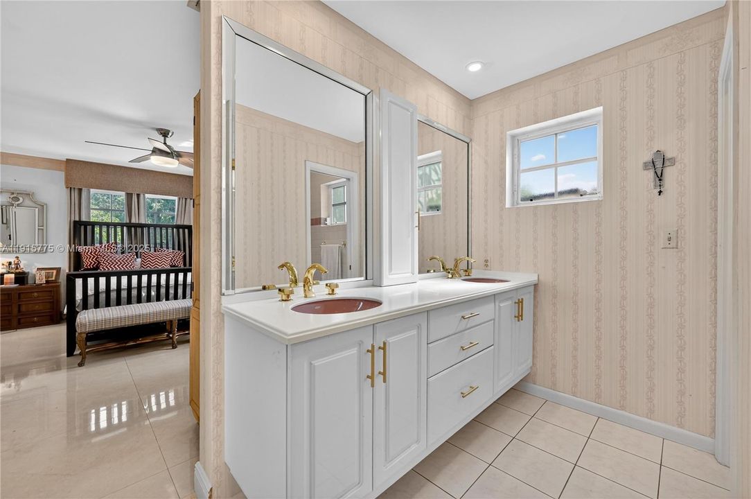 В аренду: $7,000 (4 спален, 3 ванн, 2384 Квадратных фут)