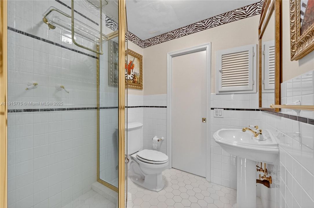 В аренду: $7,000 (4 спален, 3 ванн, 2384 Квадратных фут)