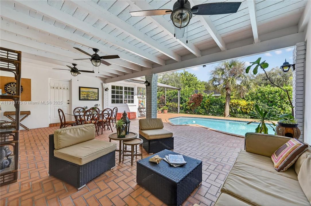 В аренду: $7,000 (4 спален, 3 ванн, 2384 Квадратных фут)