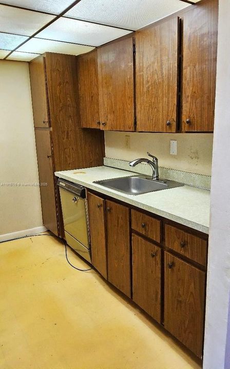 待售: $255,000 (2 贝兹, 2 浴室, 918 平方英尺)