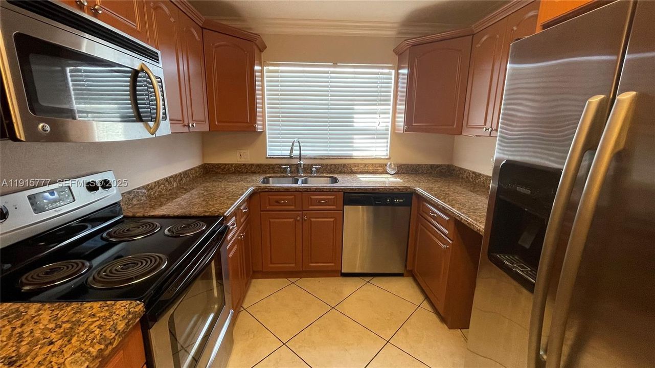 For Rent: $3,199 (3 beds, 2 baths, 1472 Square Feet)