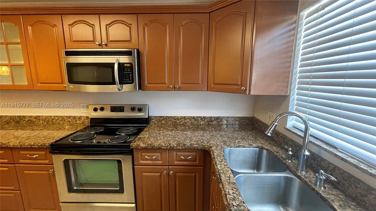 For Rent: $3,199 (3 beds, 2 baths, 1472 Square Feet)