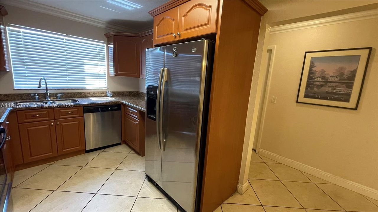 For Rent: $3,199 (3 beds, 2 baths, 1472 Square Feet)
