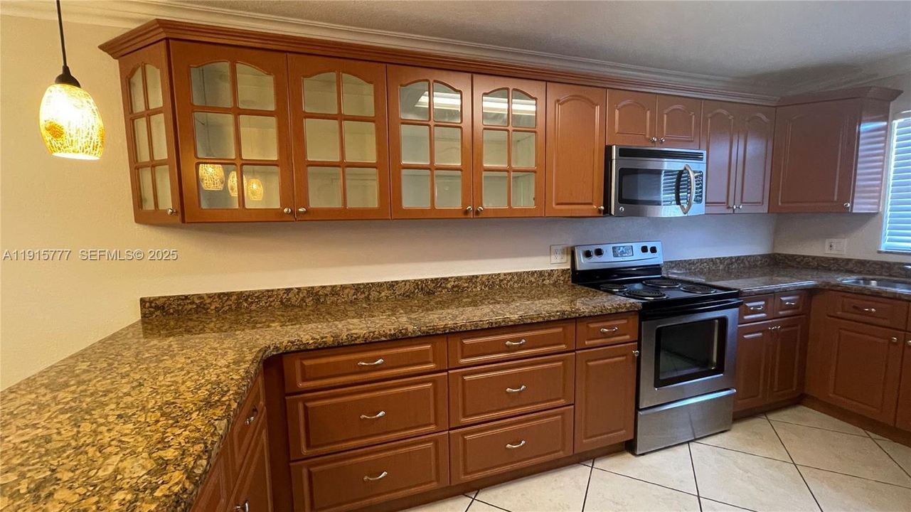 For Rent: $3,199 (3 beds, 2 baths, 1472 Square Feet)