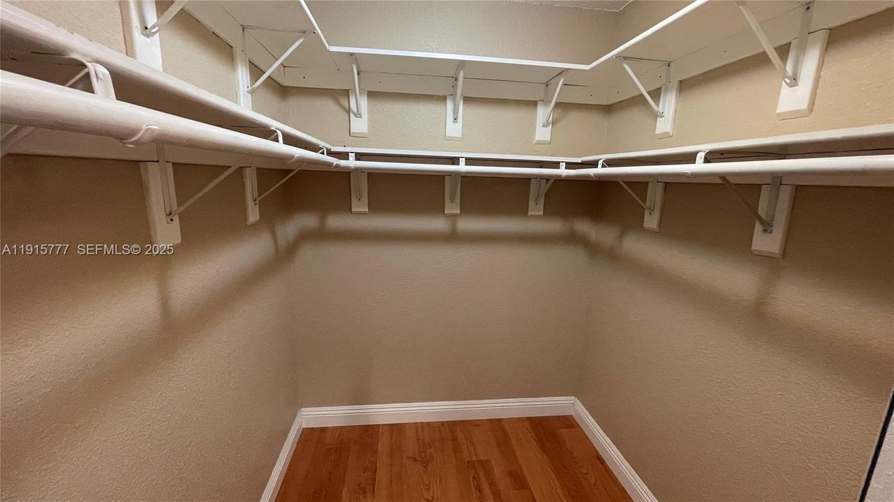 For Rent: $3,199 (3 beds, 2 baths, 1472 Square Feet)