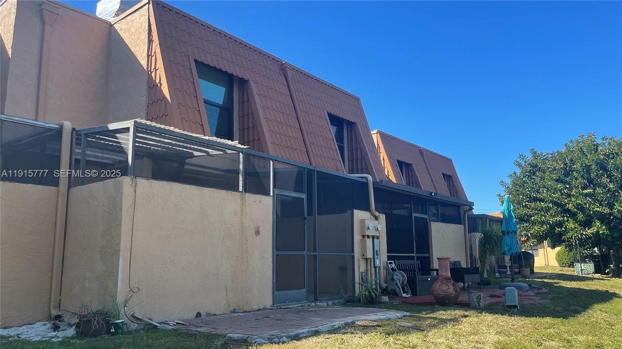 For Rent: $3,199 (3 beds, 2 baths, 1472 Square Feet)