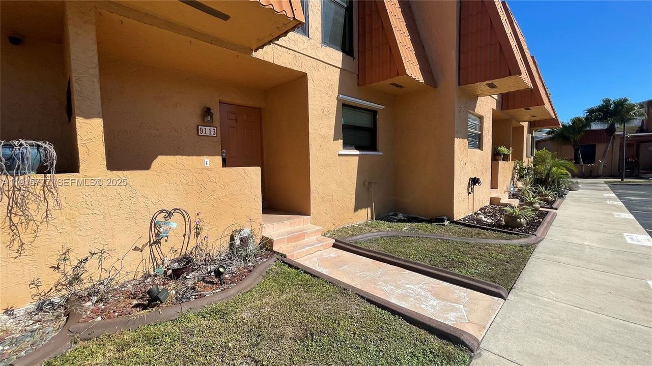 For Rent: $3,199 (3 beds, 2 baths, 1472 Square Feet)