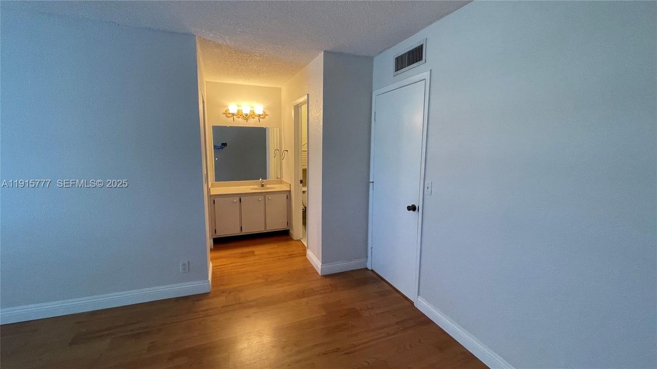 For Rent: $3,199 (3 beds, 2 baths, 1472 Square Feet)