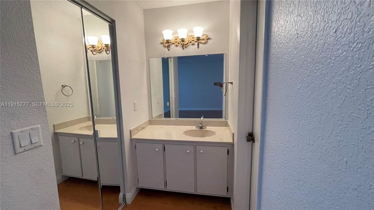 For Rent: $3,199 (3 beds, 2 baths, 1472 Square Feet)
