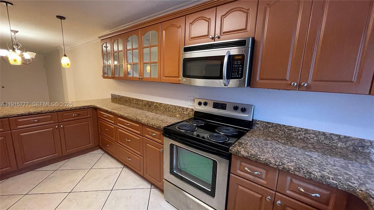 For Rent: $3,199 (3 beds, 2 baths, 1472 Square Feet)