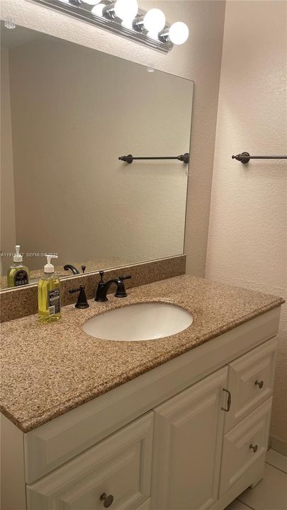 For Rent: $3,199 (3 beds, 2 baths, 1472 Square Feet)