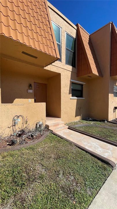 For Rent: $3,199 (3 beds, 2 baths, 1472 Square Feet)