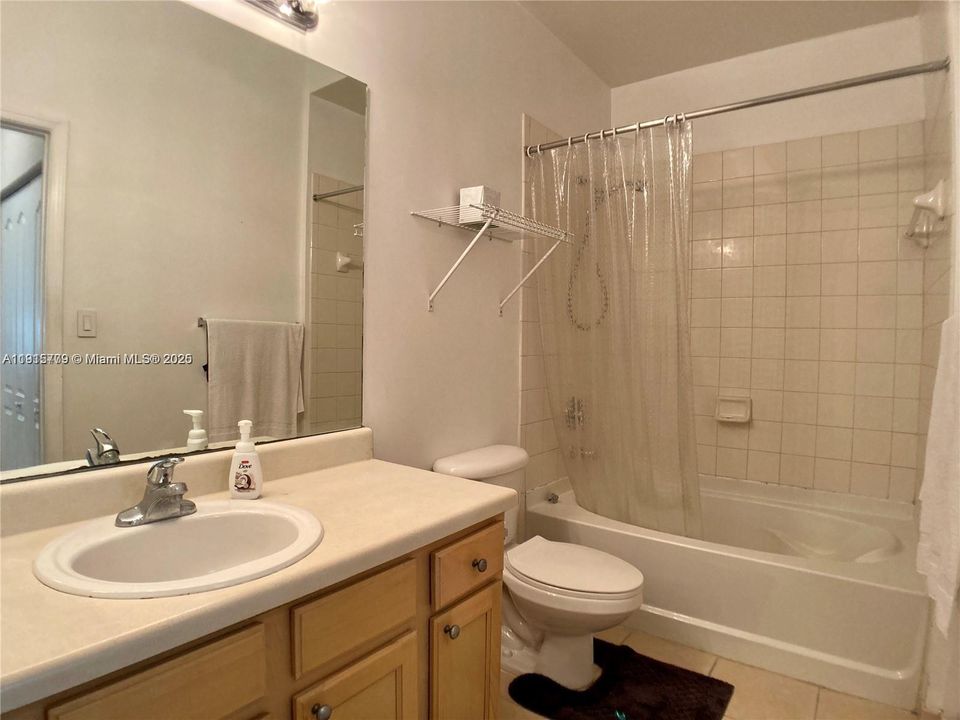 For Sale: $340,000 (2 beds, 1 baths, 842 Square Feet)